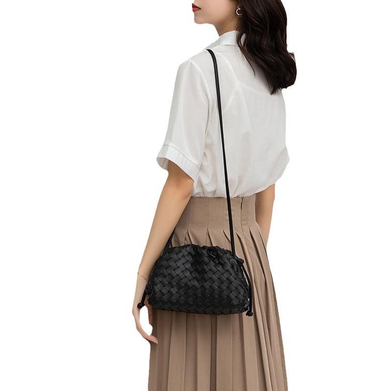 2023 Женская мода плетеный клатч через плечо Dumpling: Милая и модная сумка на одно плечо