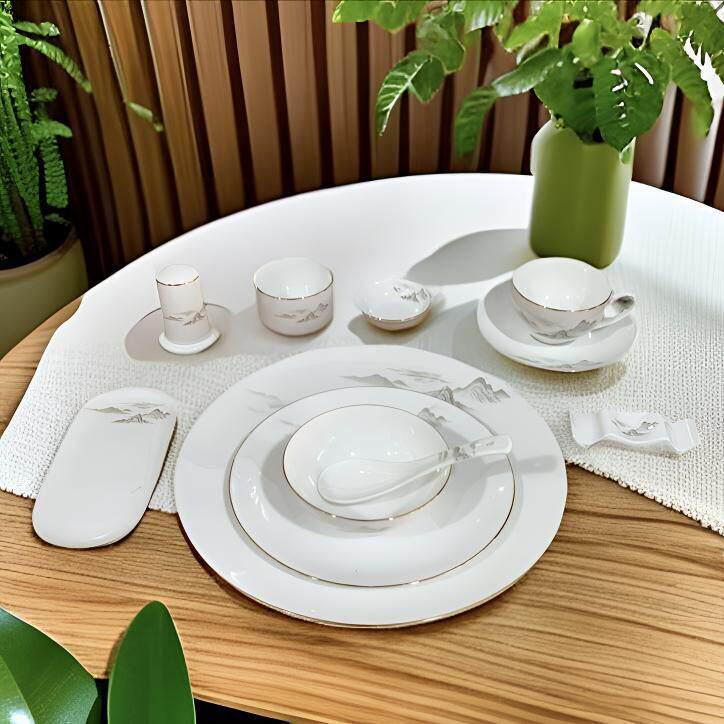 Luxury Gold Rim Bone China Tableware Set - Elegant Ceramic Plates, Bowls, and Dishes for Hotels or Home Use