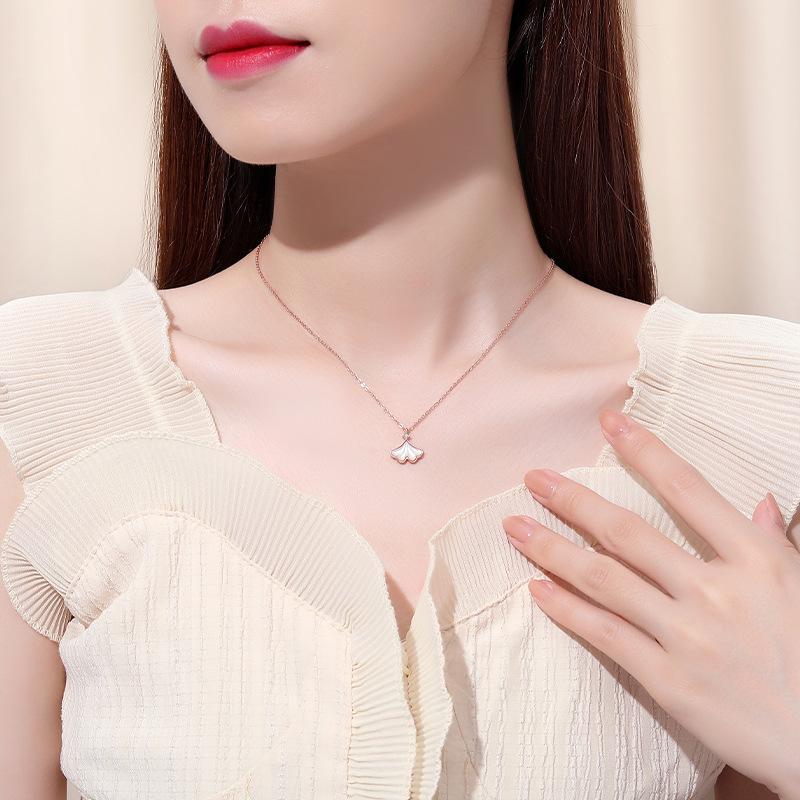 Little Lucky Apricot Leaf Necklace Light Luxury Temperament Clavicle Chain Niche Gift for Girlfriend Valentine's Day
