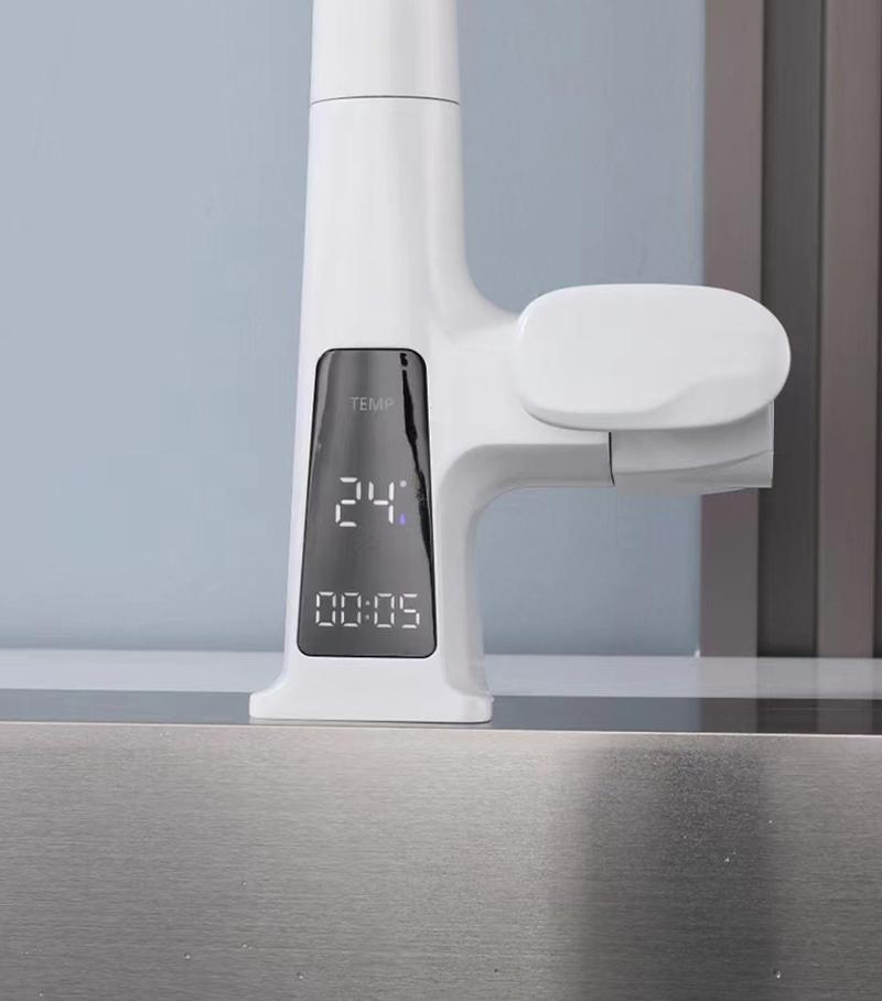 Серый выдвижной кухонный смеситель с дисплеем температуры, латунный смеситель горячей и холодной воды, вращающийся на 360°, брызгозащищенные смесители для раковины