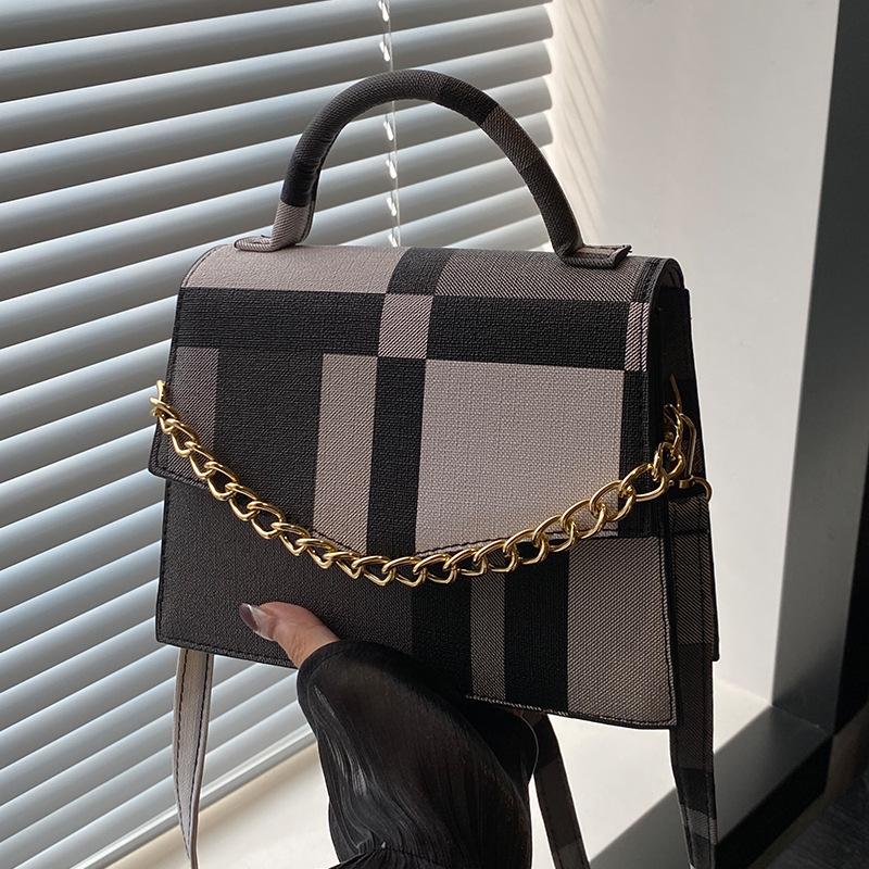 Маленькая квадратная сумка для женщин, осенняя, простая, новая, универсальная, нишевая, дизайнерская, ручная сумка через плечо