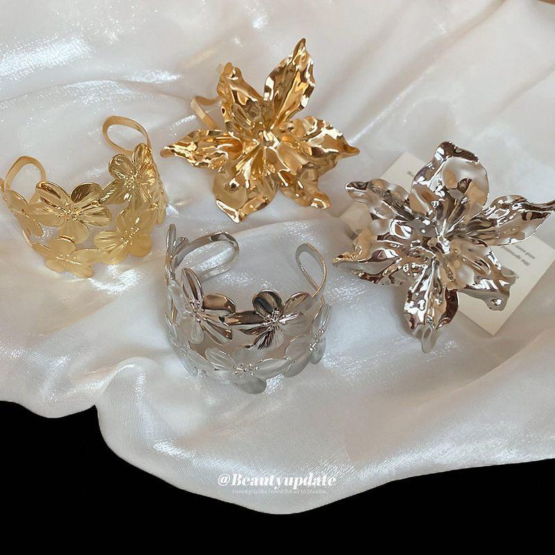 European and American Exaggerated Metal Flower Bracelets, Fashionable and Trendy Arm Rings, Simple and Luxurious High-End Jewelry with a Unique Design