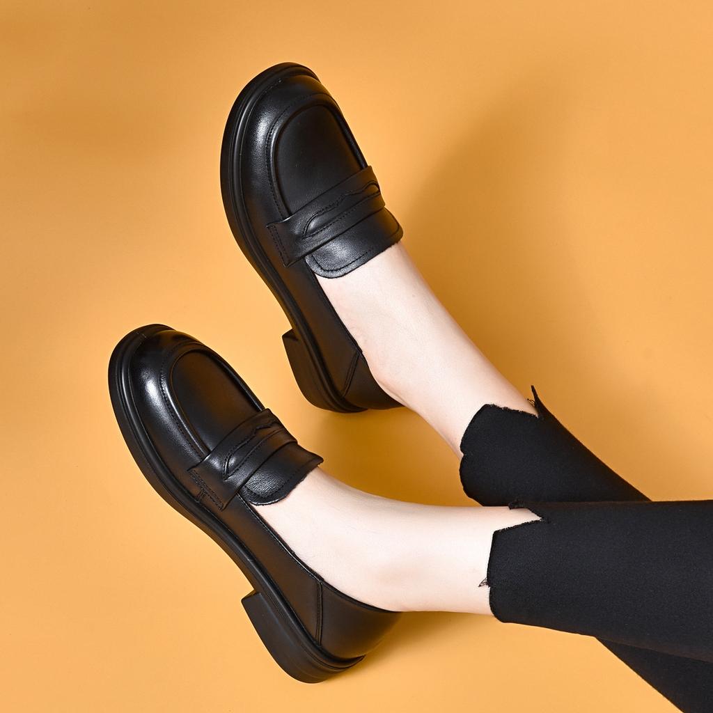 Round Head Small Leather Shoes Women's 2024 Spring Special Large Size Black First Layer Cowhide Basic Foot Loafers Are Specially Supplied by the Entit