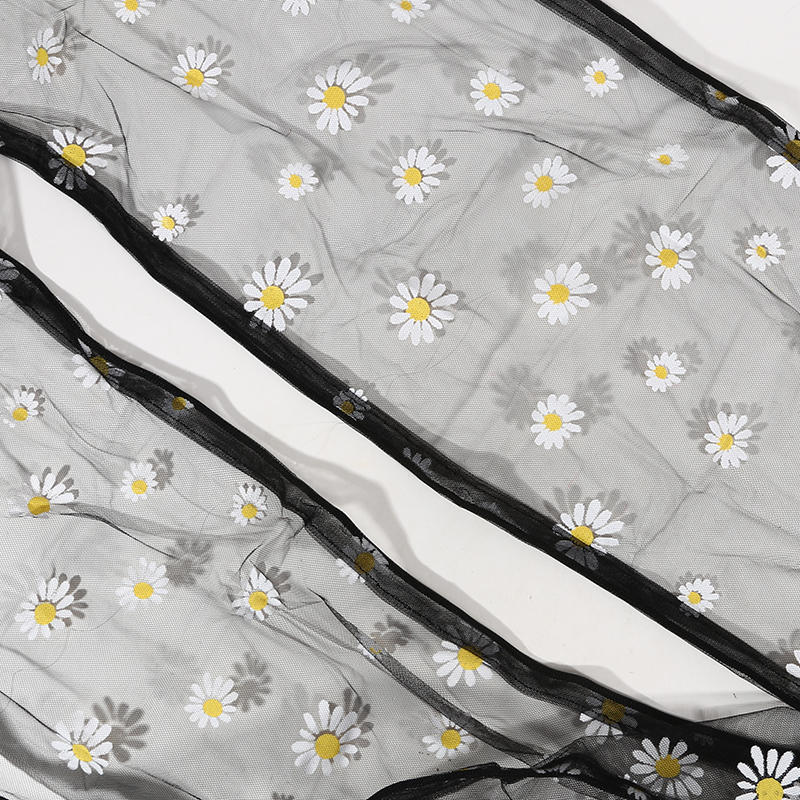 Универсальный уловитель семян для клеток для птиц для использования в помещении/на улице, эластичная регулируемая мягкая сетка с ромашковым узором, защита от разбрасывания семян для круглых и квадратных клеток