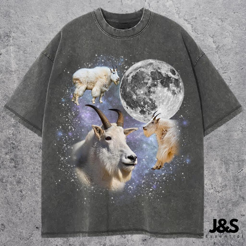 Mountain Goat Moon T-Shirt, Retro Wildlife Graphic Tee, Vintage Goat Shirt, Animal Lovers Gift, Oversized Unisex Top