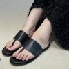 Leather Row Style Flat Bottom Toe Slippers Women Wear Summer New Beach Word with Sandals
