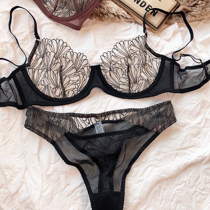 Летнее кружевное ультратонкое женское нижнее белье, французский высококачественный бюстгальтер пуш-ап с перьями, сексуальный комплект из бюстгальтера и полых трусиков для женщин