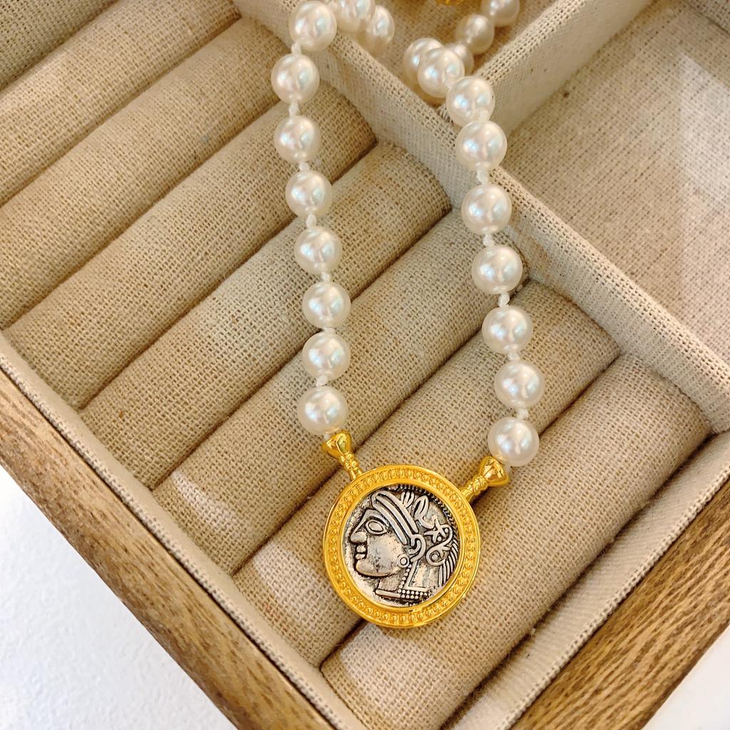 Древняя монета серии Victory Muse Knotted Pearl Регулируемое ожерелье Женская цепочка на шею Французский ретро Универсальный Двусторонний носимый