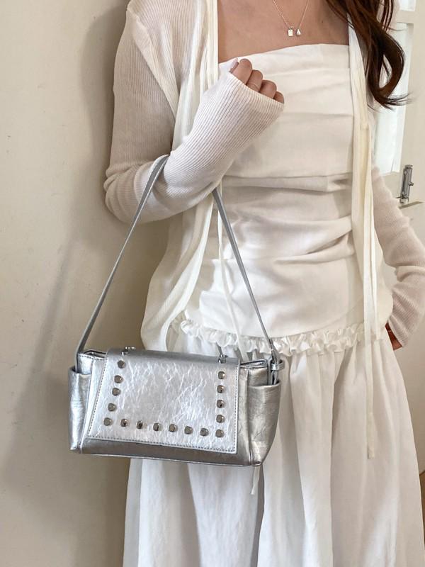 Korean Style Rivet Tote Shoulder Bag: Large Capacity, Versatile, High-End Motorcycle Bag for Women