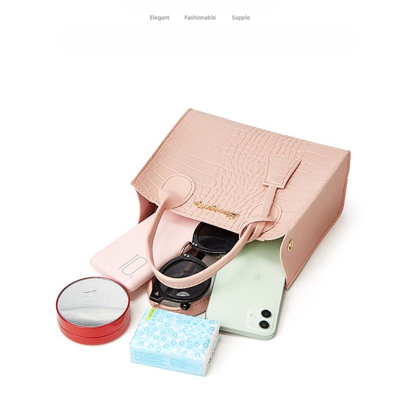 Женская сумка через плечо с крокодиловым узором и буквами корейского издания, с лейблом цвета конфет, с подвеской цвета платины