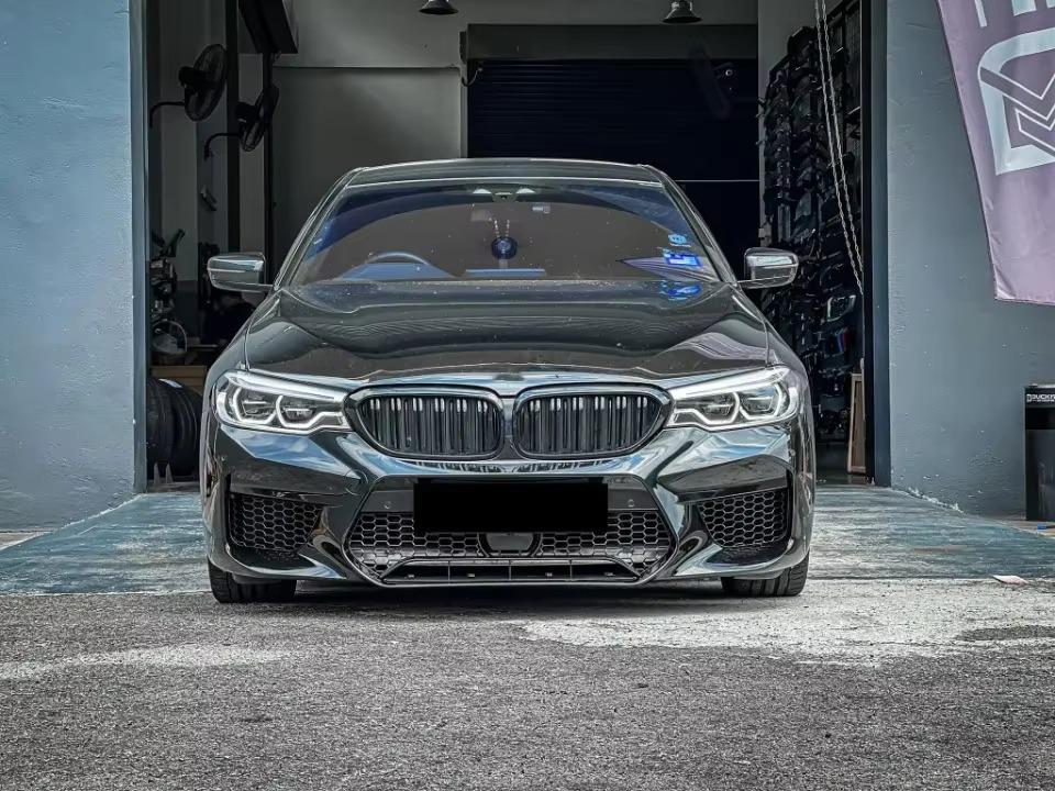 Обновленная решетка радиатора "двойные почки" для BMW 5 серии G30/G31 и M5 F90 (2021-2023 гг.)