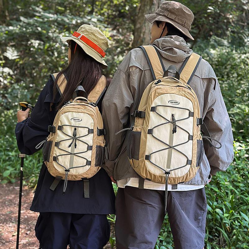 Повседневный рюкзак для женщин 2025 лето новый большой вместимости походный рюкзак, рюкзак для мужчин для путешествий на короткие расстояния