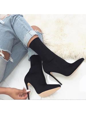 Модные неоново-розовые ботфорты с острым носком на высоком каблуке: Модная обувь-заявление из эластичной ткани