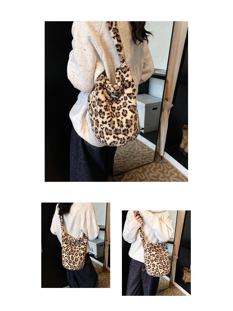 2025 Niche Designer Retro Leopard & Flower Cartoon Plush Messenger Bucket Bag