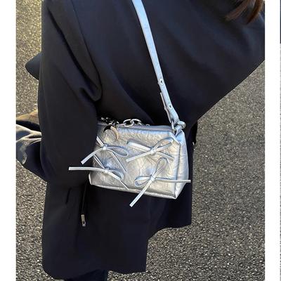 Новая сумка через плечо Niche Bow Silver для женщин, корейские модные сумки с квадратной цепочкой для подмышек, женские повседневные сумки для поездок на работу