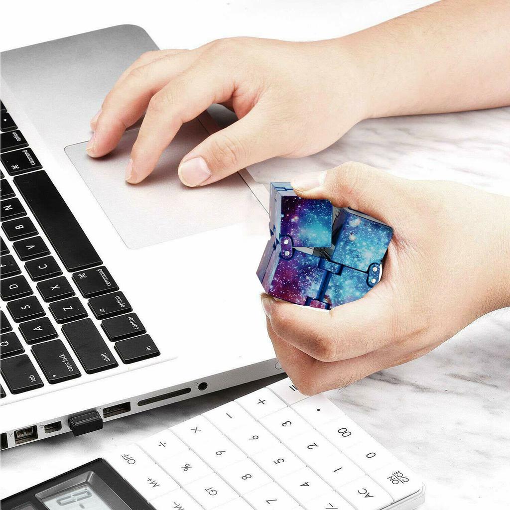 Бесконечный куб Fidget Cube Игрушка Galaxy Space Magic Puzzle Flip Cube Fidget Finger Toys Облегчение тревоги для взрослых Детей СДВГ Стресс