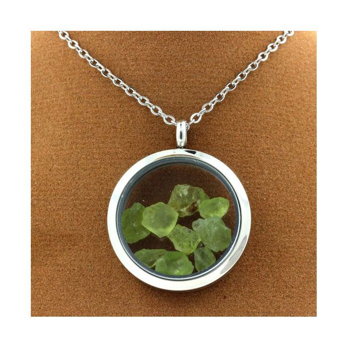 Pierres et Minéraux. Collier Péridot brut. Modèle Médaillon 30 mm. Couleur Argent.