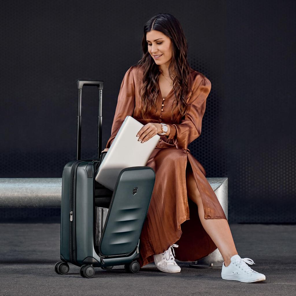 Spectra Expandable Global Suitcase That Can Be Expanded Up To for Business Overseas Carry Expanded TSA Double 8 Storm 653154 [Victorinox] 3.0 Carry-On