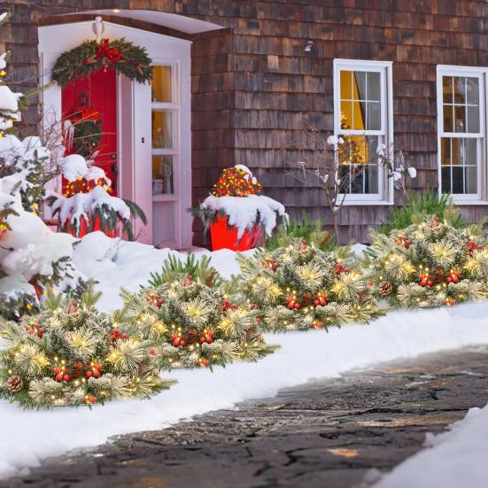 Предварительно освещенная рождественская елка, наполнитель для урны, работающая от батареек искусственная рождественская елка с шишками, ягодами, праздничный наполнитель для кашпо на крыльце с треножным колышком и светодиодами