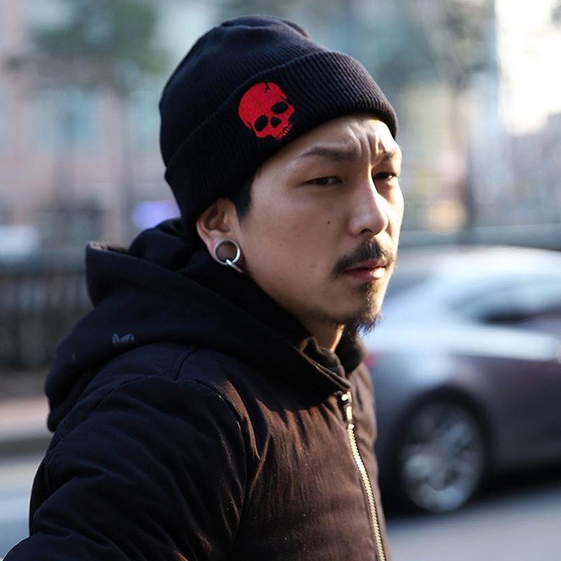 Мужская трикотажная шапочка на зиму