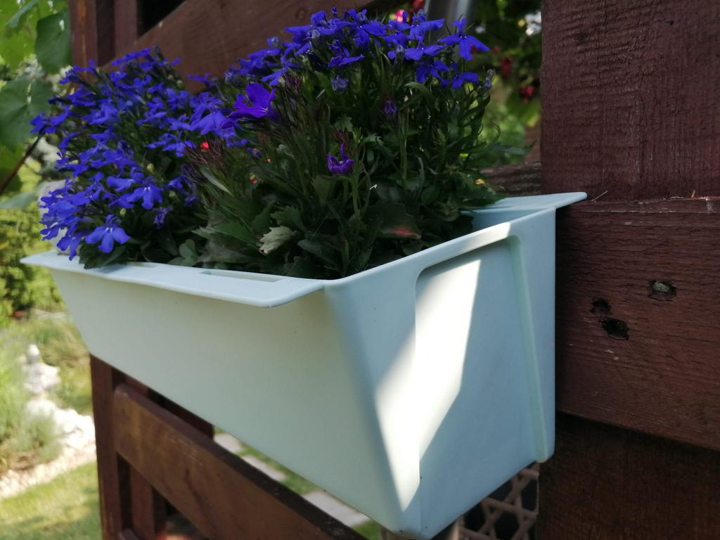 Flowerpot + brackets for mounting on a pallet or fence Easy 37x10x10cm blue