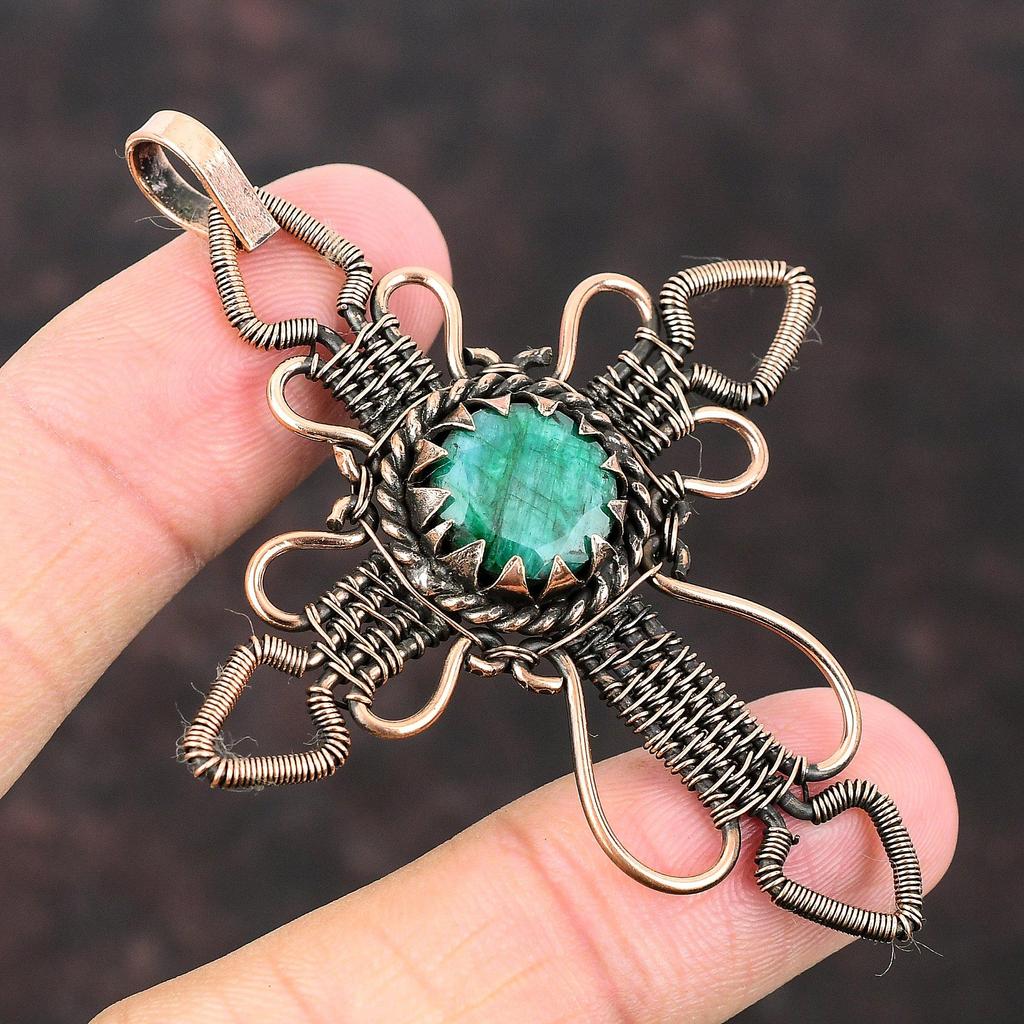 Кулон с ограненным замбийским изумрудом, обернутый медной проволокой, крест, драгоценный камень, ювелирное изделие, уникальная подвеска ручной работы, медный крест, ювелирное изделие, подарок для нее