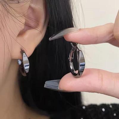 Серьги-кольца из черного глянцевого серебра S925 для женщин, милый стиль, модный новый тренд 2024 года.