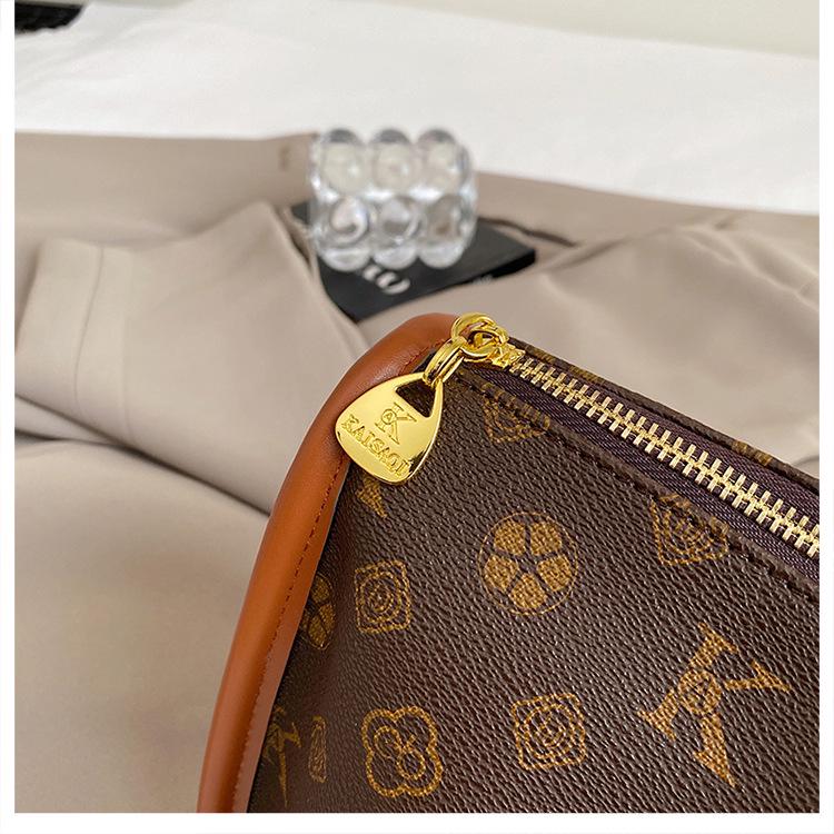 2025 Autumn Women's Retro Large Capacity Shoulder Bag with Wide Strap