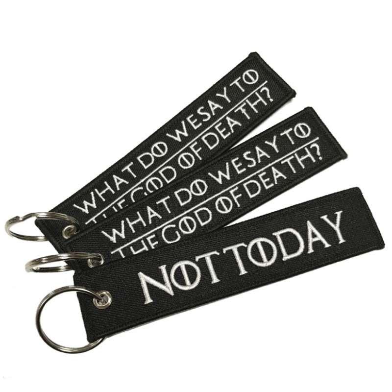 Удалите перед полетом ЧТО МЫ ГОВОРИМ БОГУ СМЕРТИ Брелок Ювелирные изделия