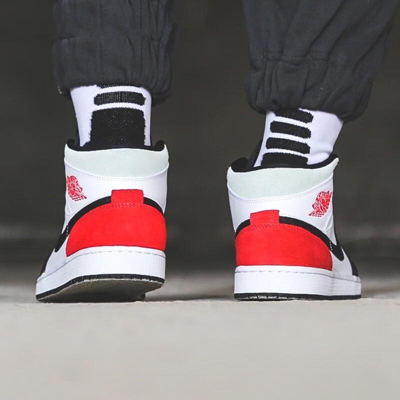 Jordan 1 Mid SE Белый Черный Красный Ель GS BQ6931-100