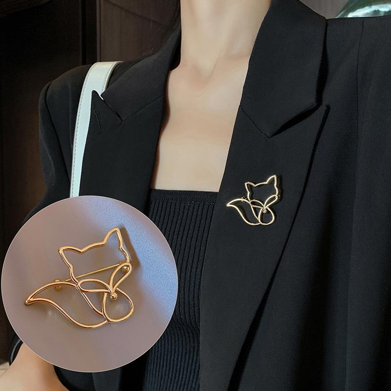 Fashionable Brooch Creative Gold Hollowed Out Little Fox Anti Stray Light Corsage Cute Clothing Accessory Pins