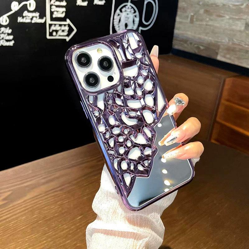 Подходит для iPhone 15 Гальванизированный Полый Охлаждающий Чехол для Телефона 16pro Поставляется с Зеркальцем для Макияжа 14/13 Полностью Закрывающий Защитный Чехол