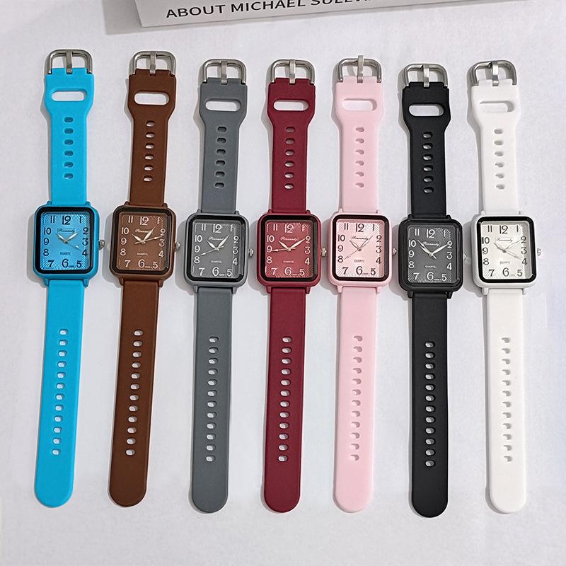 New Silicone Fashion Simple Quartz Wristwatches Female Clock Women Watch Qualities Black Couple Square Women Watches Quartz Watch White Bracelet