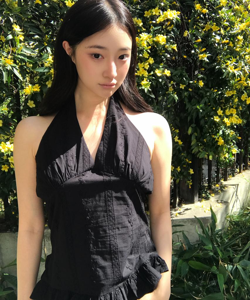 LETTER FROM MOON Punched Lace Halter Neck Sleeveless (Black)