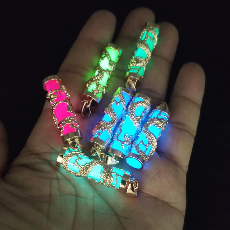 Ожерелье с подвеской из смолы с золотым драконом для мужчин - яркий и смелый дизайн