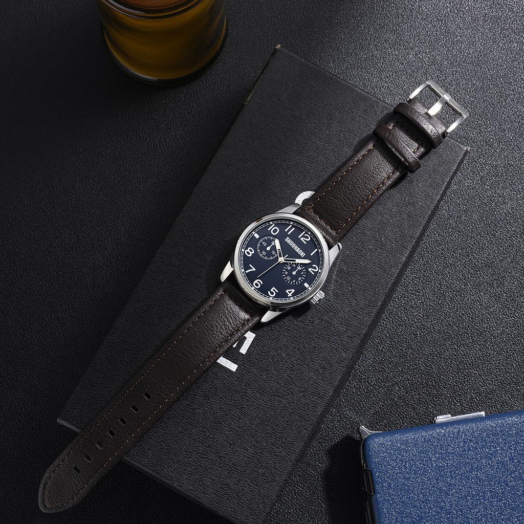 Retro Style Black Leather Strap Men's Watch Large Digital Casual Men's Quartz Watch