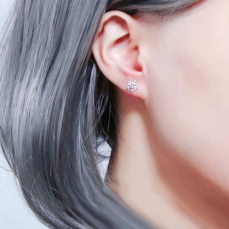 Корейские серьги-пусеты «Снежинки» со сладким цирконом - Простые рождественские украшения в подарок