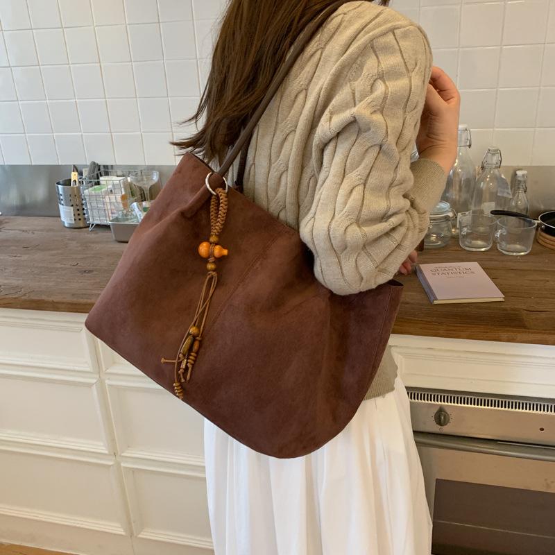 2025 новая нишевая ретро большая вместимость повседневная осенне-зимняя модная простая новая сумка тоут сумка для поездок под мышкой