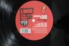 10-дюймовая пластинка GCORP, MIGHTY TREE, MESSENGER DOUGL - Опасное время DNDR10001 ENDULGE RECORDS 2007 Великобритания Регги, Ска и Даб Б/У
