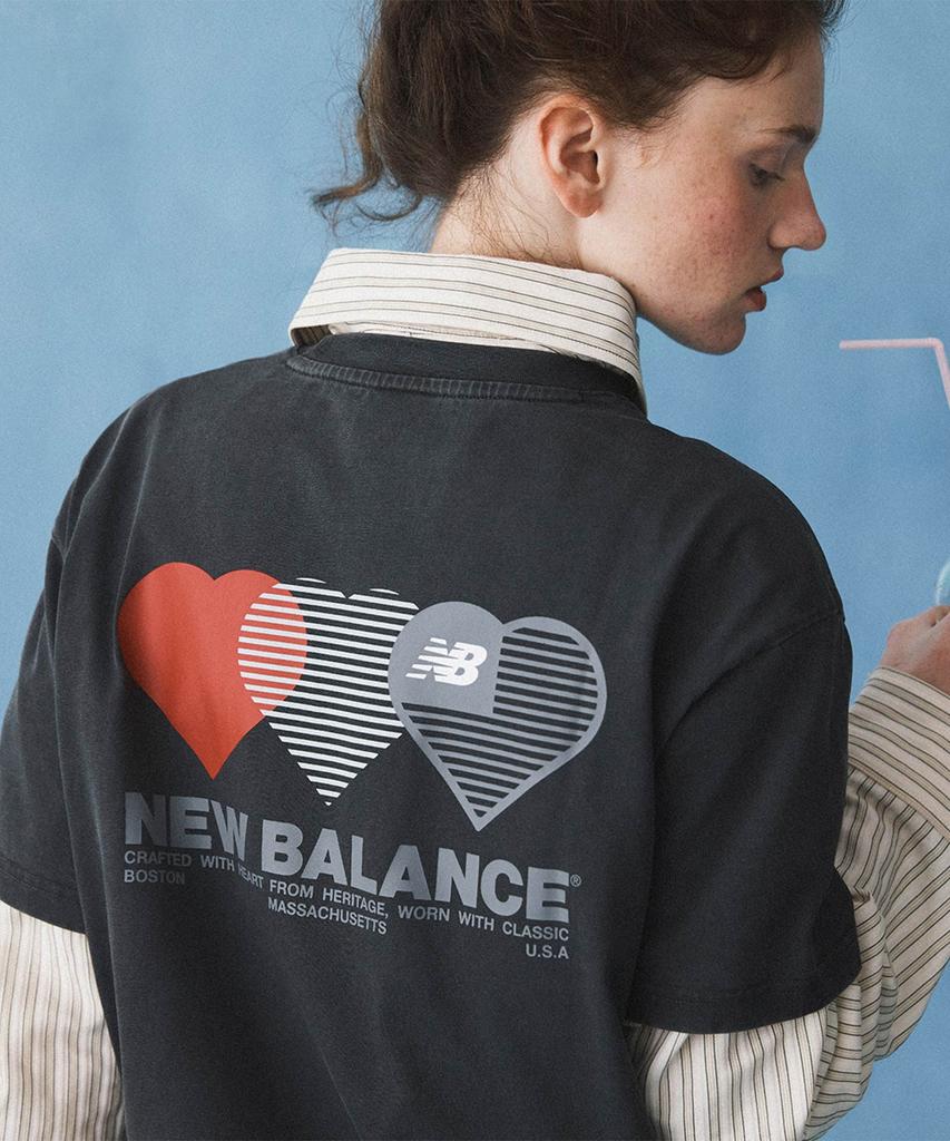 Nyuballanseu Nbneg2A073 / Уни Футболка с коротким рукавом и графическим принтом Nb Heart (Древесный уголь)