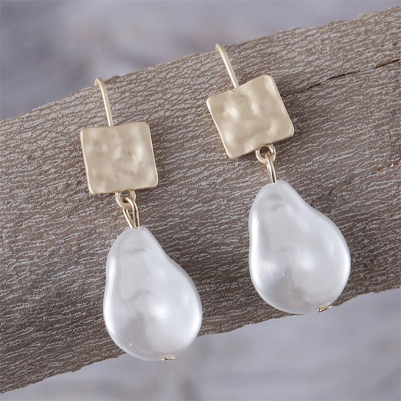 Классические модные серьги с жемчугом в стиле барокко