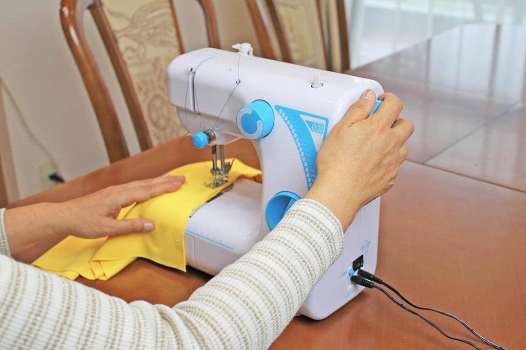 Kumazaki Aim Bearmax Portable Sewing Machine with Foot Controller UFR-727