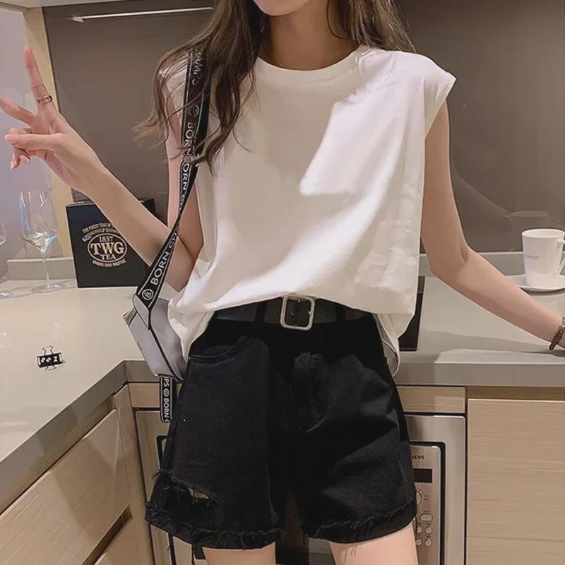 Женская футболка-майка без рукавов с прямыми плечами — повседневный свободный крой, I-образный вырез, однотонный цвет для лета.