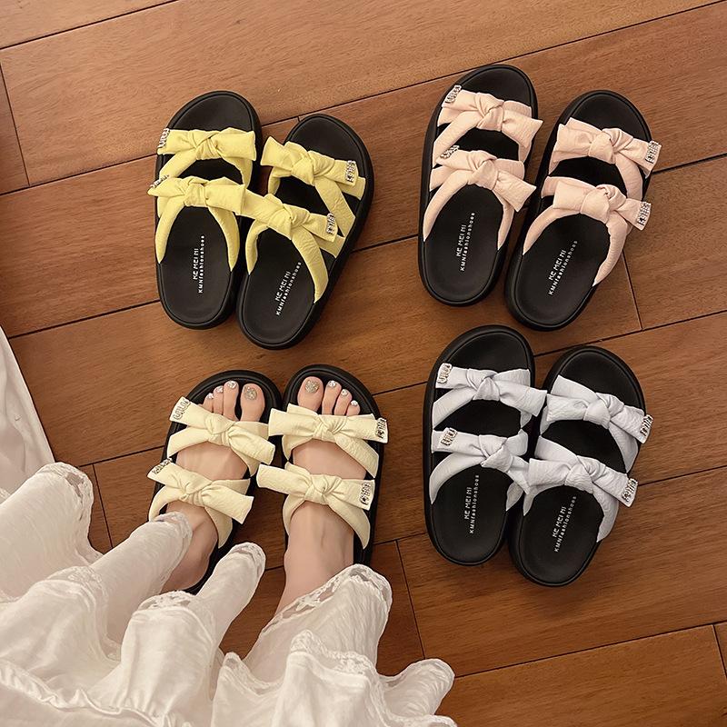 Крутые шлепанцы на толстой подошве для женской уличной обуви 2025 новый летний темперамент модные универсальные шлепанцы с бантом