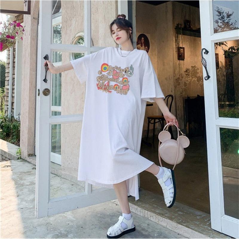 Женское повседневное платье-футболка с короткими рукавами и буквенным принтом, свободного размера, средней длины, с разрезом выше колена
