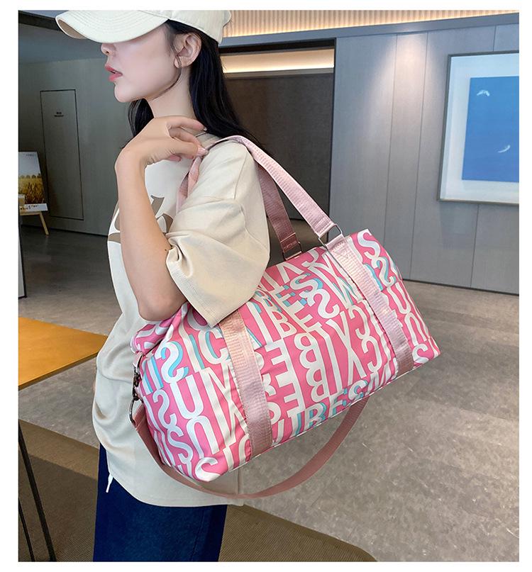 Многофункциональная дорожная сумка для занятий йогой и спортом с отделением для сухого/мокрого белья, большой вместимостью и возможностью транспортировки на тележке.