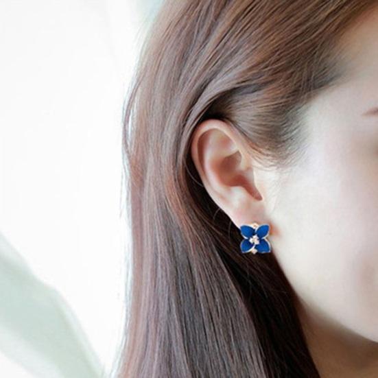 1 пара серег в форме цветка гардении, блестящие стразы, контрастный цвет, гальваническое покрытие, антикоррозийные, антиаллергенные