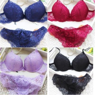 Кружевное женское бельё из атласа