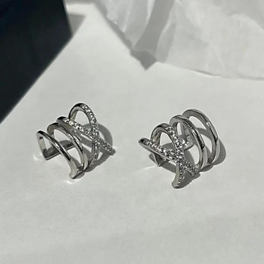 Серебряный кафф S925 для женщин без прокола, Роскошные серьги с полным бриллиантовым покрытием, Нишевый дизайн, Позолоченные высококачественные украшения для ушей.