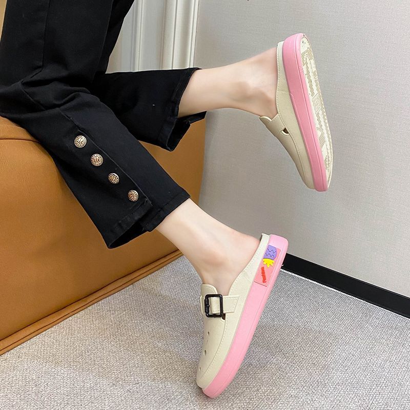 Женские тапочки и сандалии, мюли, мультяшные шлепанцы, круглый носок, лето 2024, уличные туфли, черные, на низком каблуке, аниме, по акции F